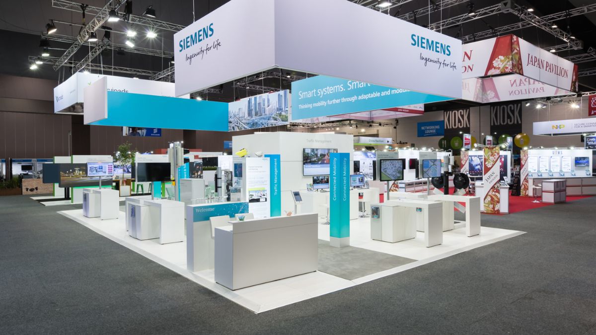 Raised modular flooring panels with concealed services